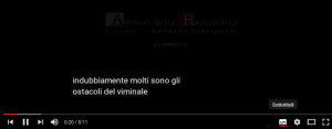 il simbolino in basso a destra sottolineato (di rosso) indica la possibilità di attivare sottotitoli generati automaticamente